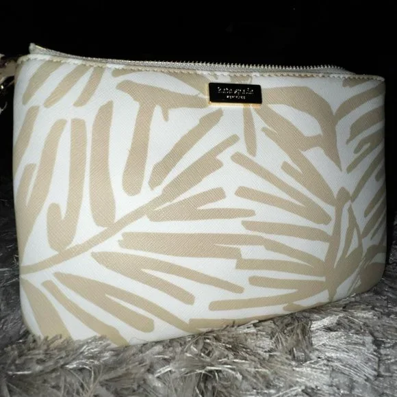 Kate Spade Wristlet - Picture 3 of 5